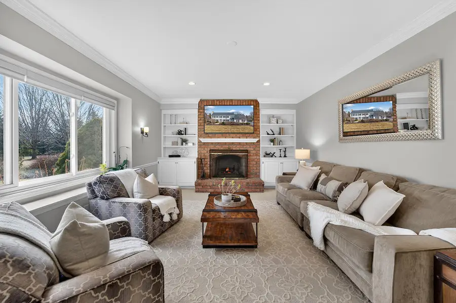 12714 N Meadow Cir W, Mequon, WI 53092 - #2