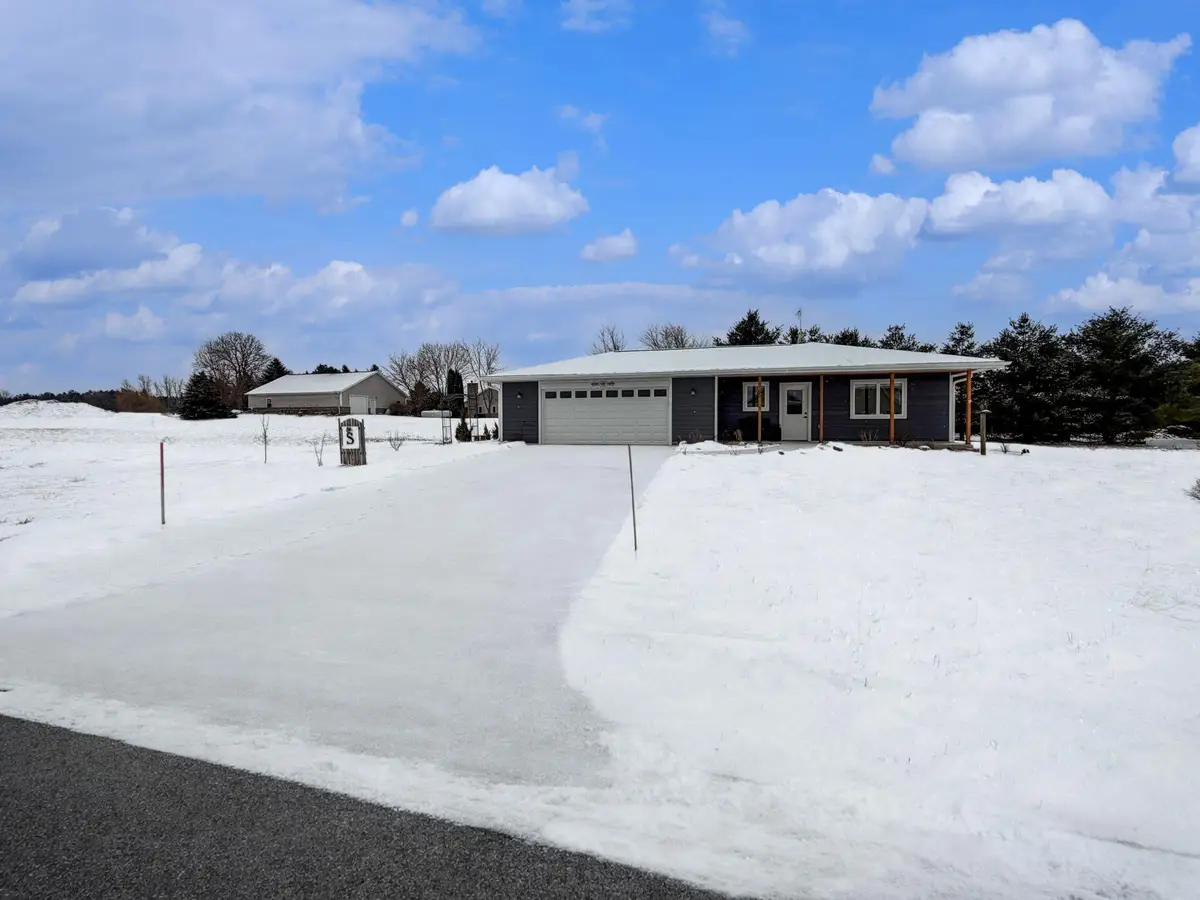 90 Mcdermott Ct, Random Lake, WI 53075 - #1