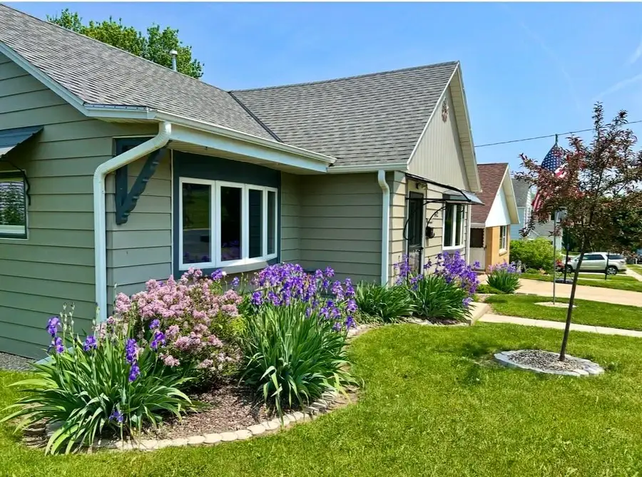 1412 Henry St, Watertown, WI 53094 - #2