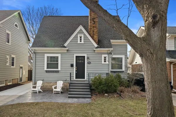 5961 N Kent Ave, Whitefish Bay, WI 53217