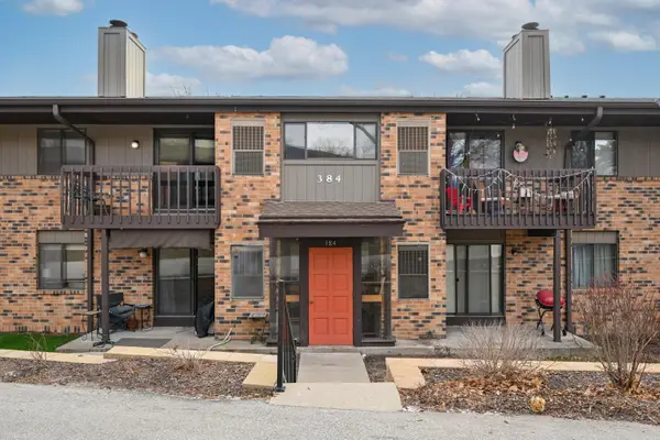 384 Park Hill Dr, Pewaukee, WI 53072