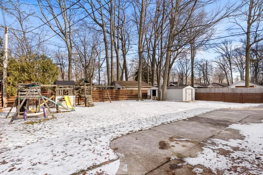 1433 N 23rd St, Manitowoc, WI 54220 - #3