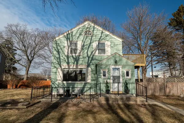 160 E Gauer Cir, Milwaukee, WI 53207