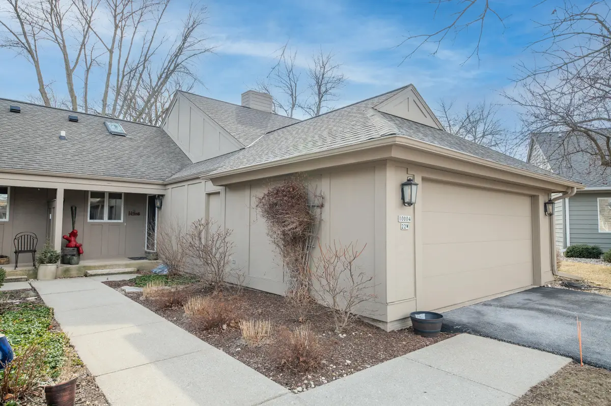 10004 N Holmes Ct, Mequon, WI 53092 - #1