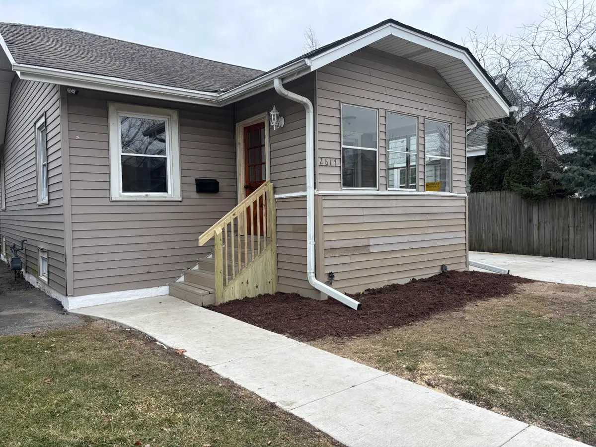 2617 Cottonwood Ct, Racine, WI 53402 - #1