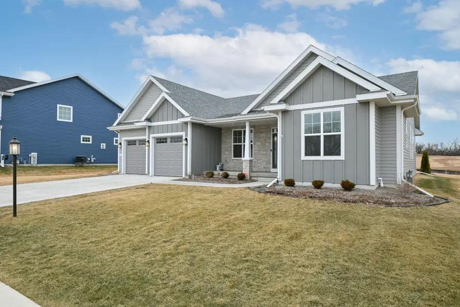 8020 W Preserve Pkwy, Mequon, WI 53097 - #2