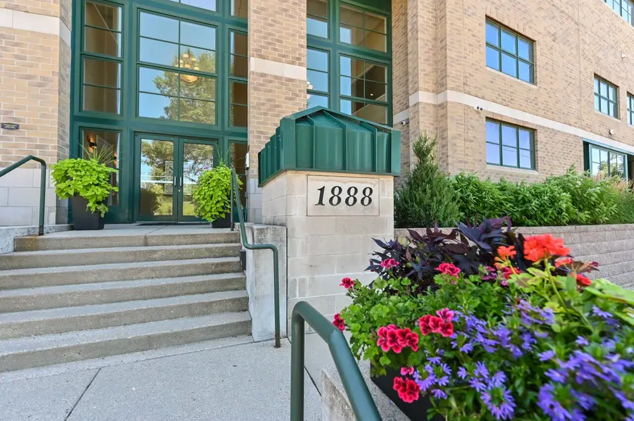 1888 N Water St, Milwaukee, WI 53202 - #2