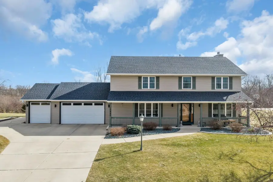 10446 S George Dr, Oak Creek, WI 53154 - #2