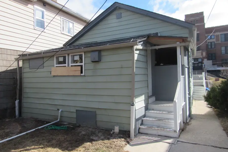 946 W Windake Ave, Milwaukee, WI 53204 - #2