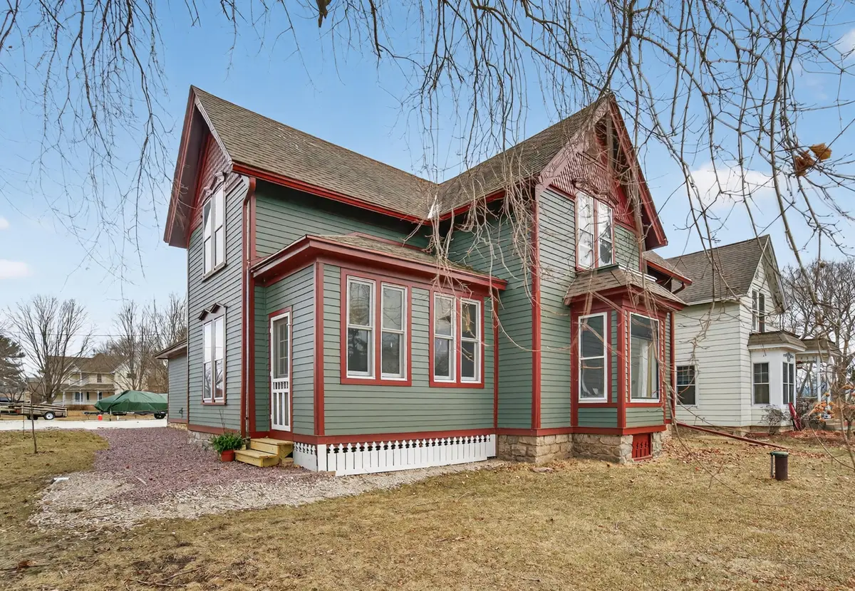 35214 Washington Ave, Rochester, WI 53105 - #1