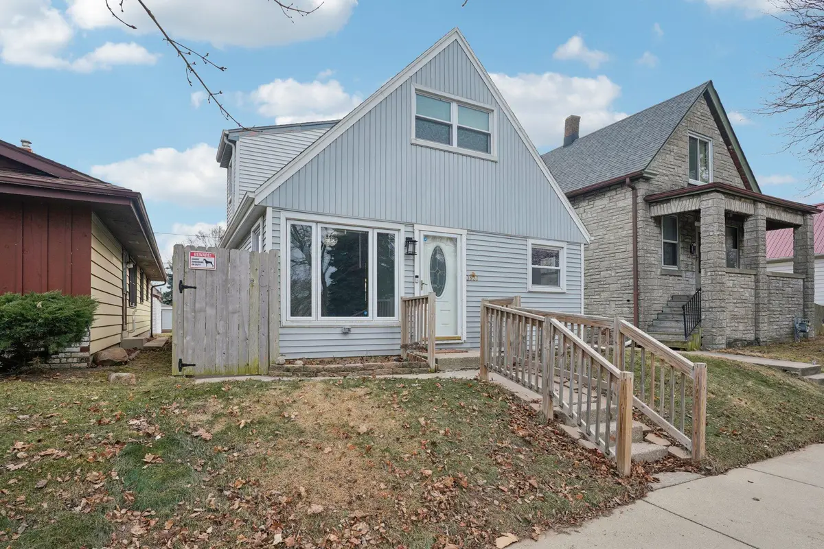 3937 E Squire Ave, Cudahy, WI 53110 - #1