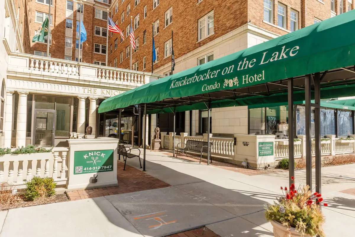 1028 E Juneau Ave, Milwaukee, WI 53202 - #1