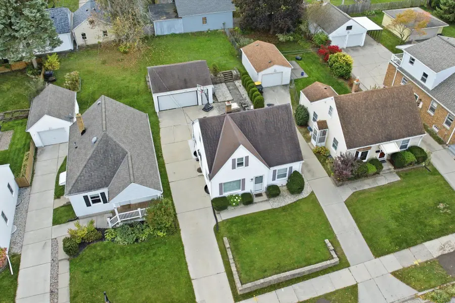 7637 Eagle St, Wauwatosa, WI 53213 - #2