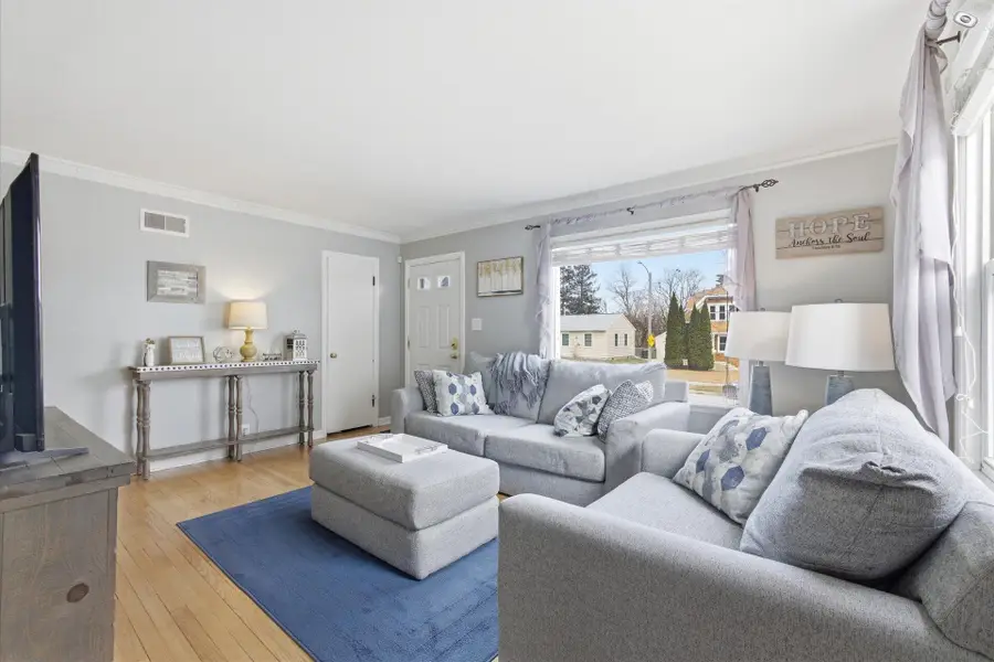 7637 Eagle St, Wauwatosa, WI 53213 - #3