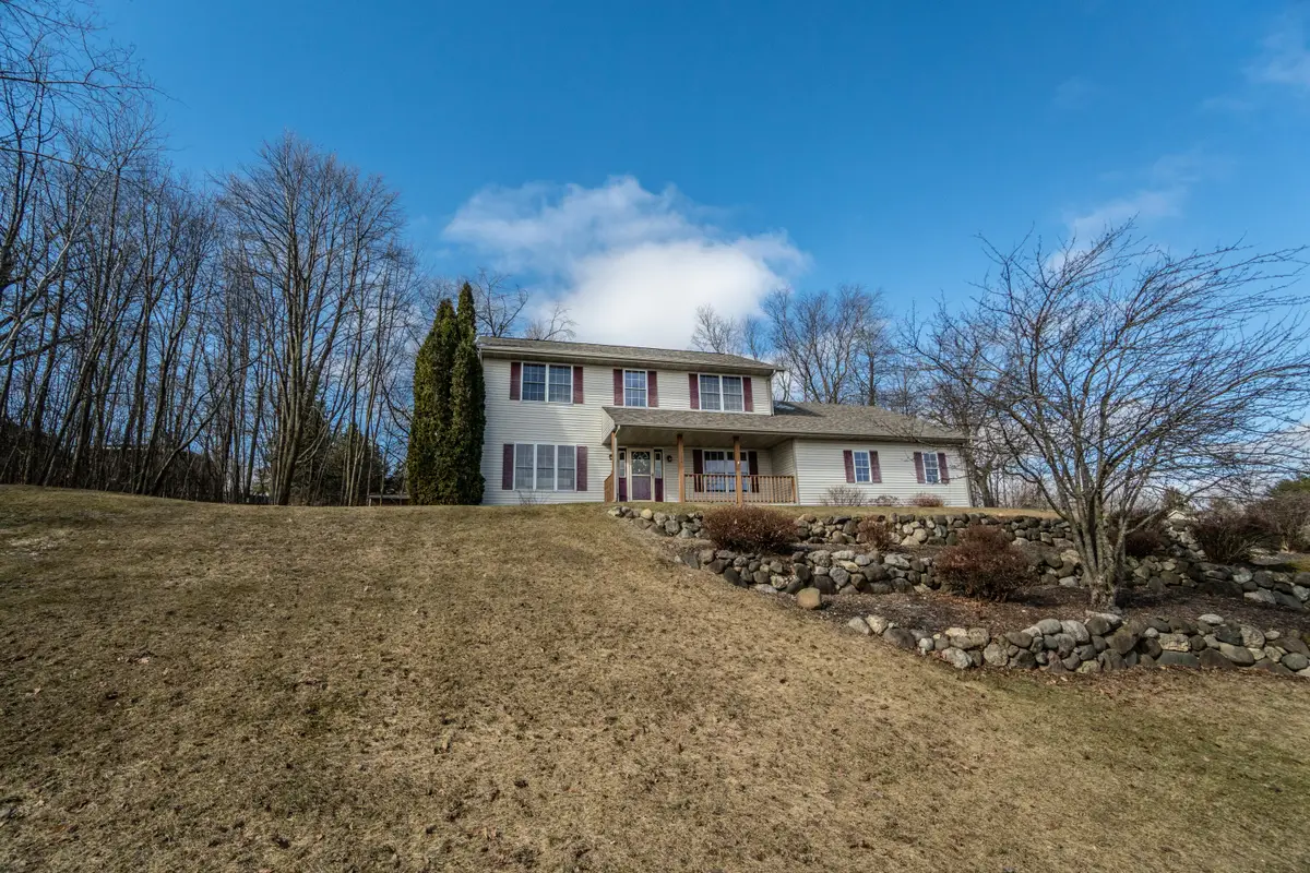 731 Hidden View Ct, Slinger, WI 53086 - #1