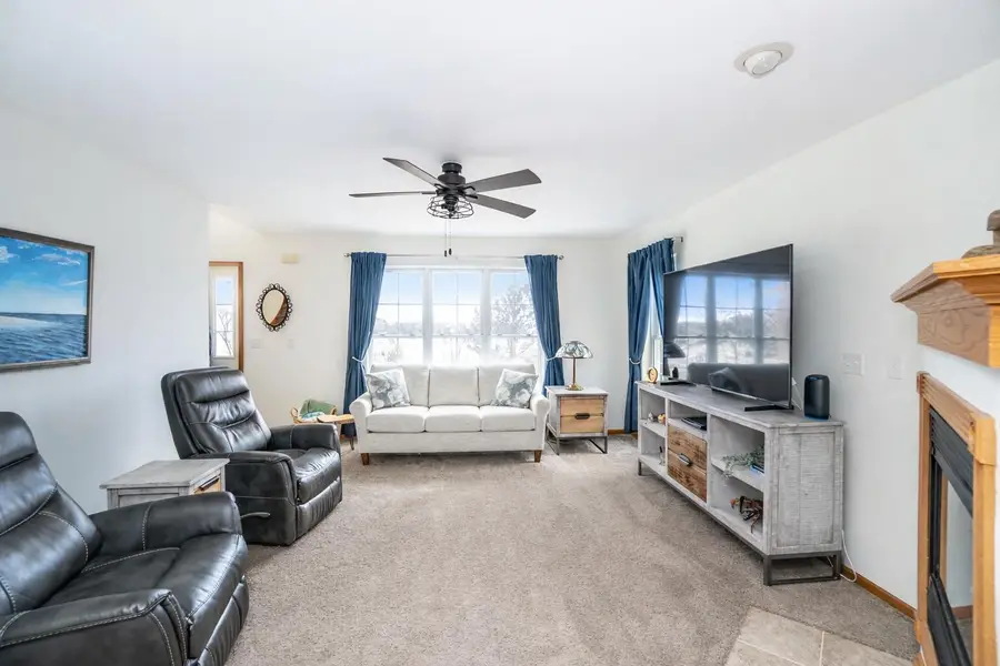 731 Hidden View Ct, Slinger, WI 53086 - #2