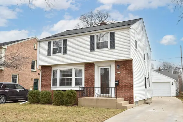 5312 N Bay Ridge Ave, Whitefish Bay, WI 53217