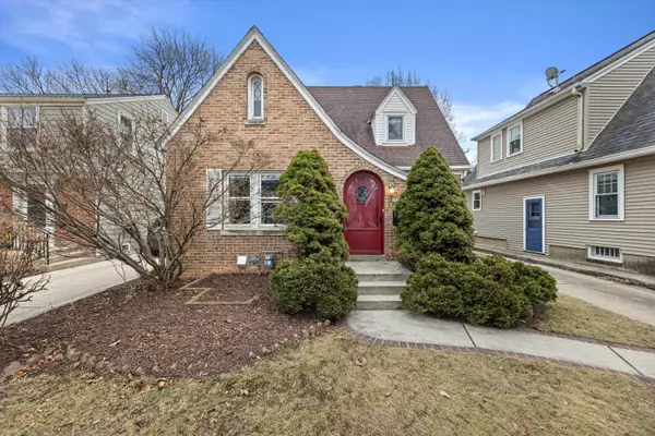 5934 N Kent Ave, Whitefish Bay, WI 53217