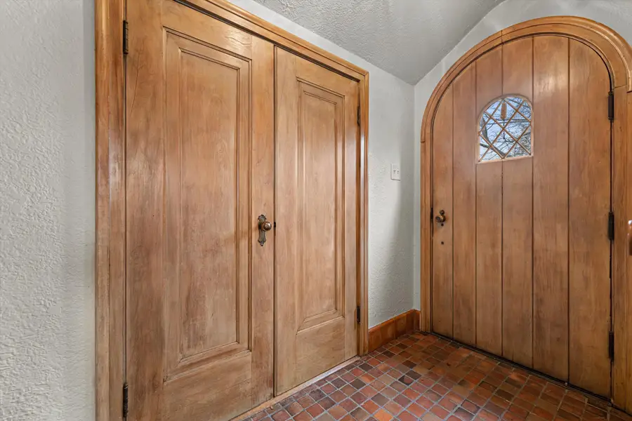 5934 N Kent Ave, Whitefish Bay, WI 53217 - #2