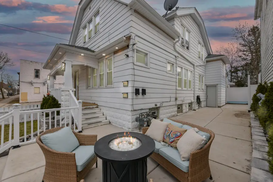 2523 W Maple St, Milwaukee, WI 53204 - #2