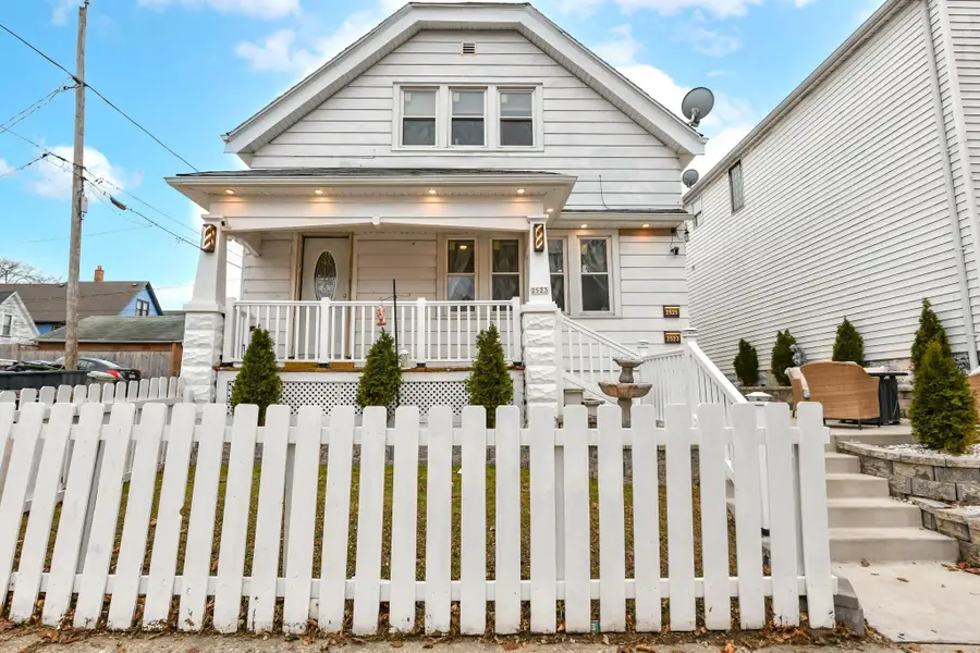 2523 W Maple St, Milwaukee, WI 53204 - #3