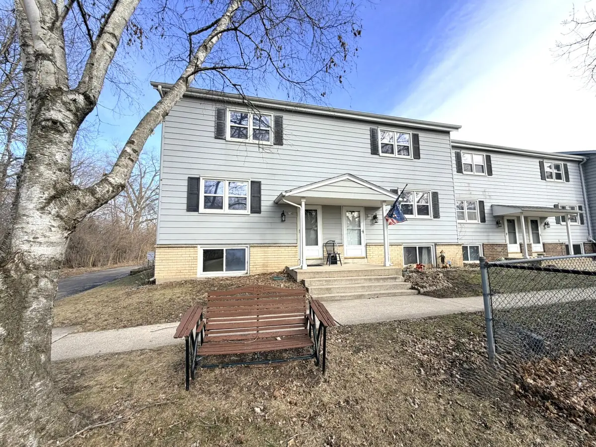 234 Wolf Dr, Dousman, WI 53118 - #1