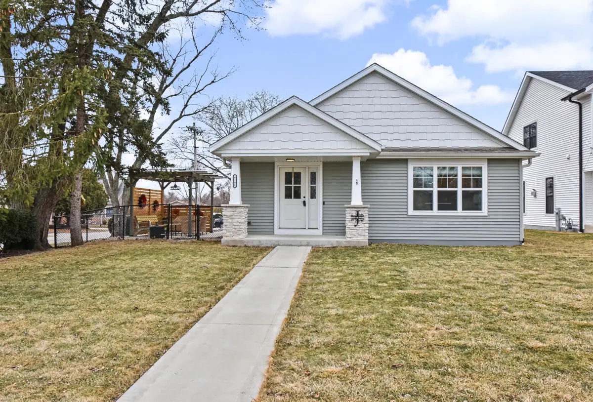 4141 S 90th St, Greenfield, WI 53228 - #1