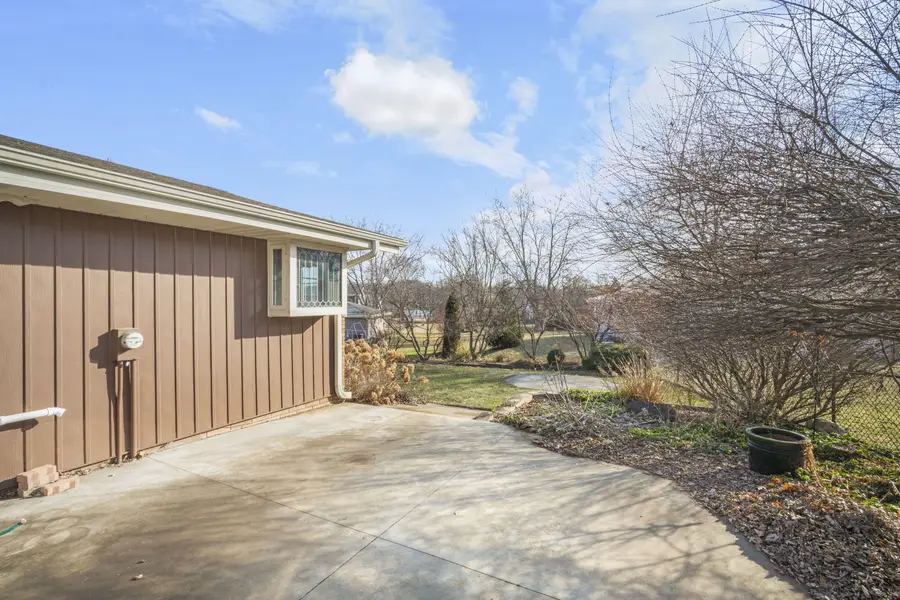 4980 Steeple Dr, Greendale, WI 53129 - #3