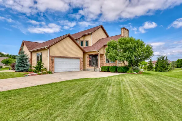 9067 S Cordgrass Cir E, Franklin, WI 53132