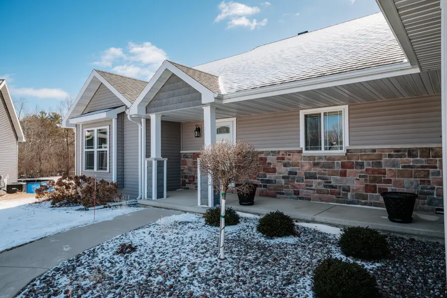1961 W Kohl Dr, Grand Chute, WI 54913 - #3