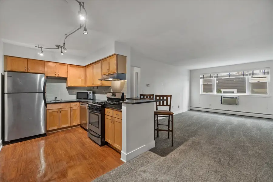 2121 N Cambridge Ave, Milwaukee, WI 53202 - #2