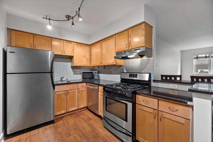 2121 N Cambridge Ave, Milwaukee, WI 53202 - #3