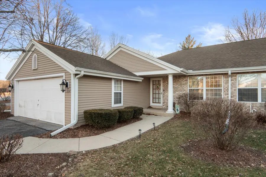 1914 E Sunset Dr, Waukesha, WI 53189 - #2