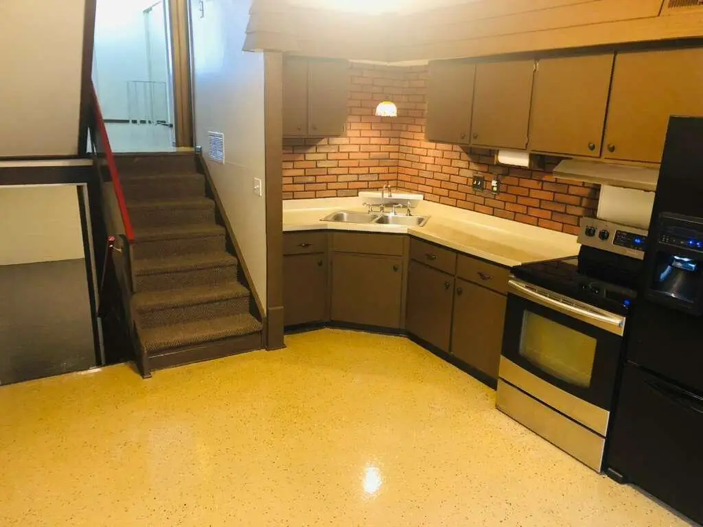 8901 N Swan Rd, Milwaukee, WI 53224 - #1