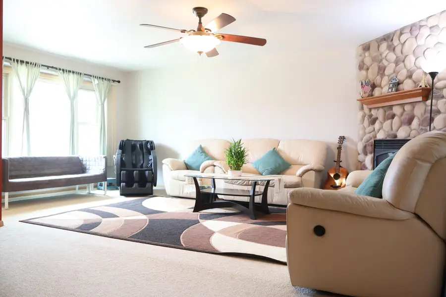 5542 W Jerelyn Pl, Milwaukee, WI 53219 - #3