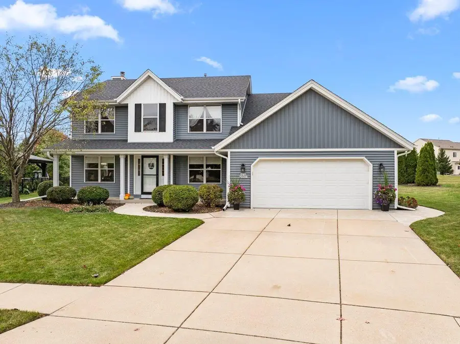 W210N16521 Woodshire Ct, Jackson, WI 53037 - #2