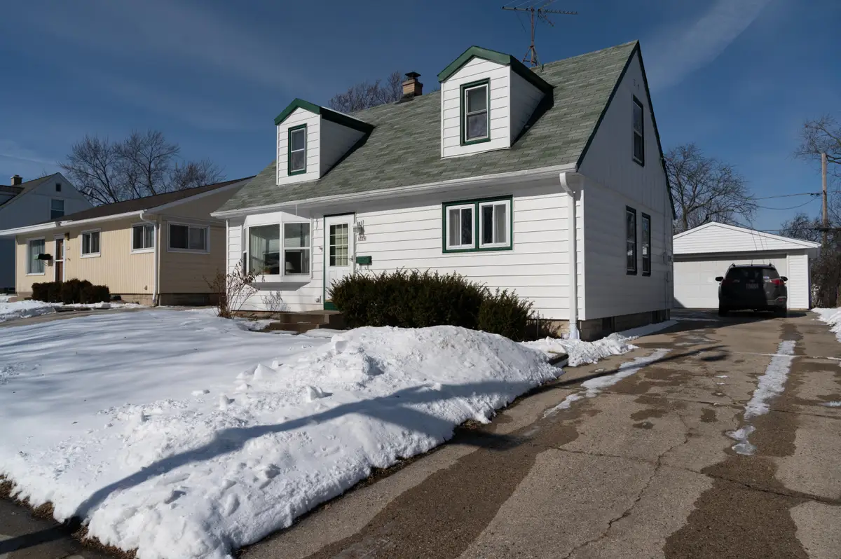 6604 W Montana St, Milwaukee, WI 53219 - #1