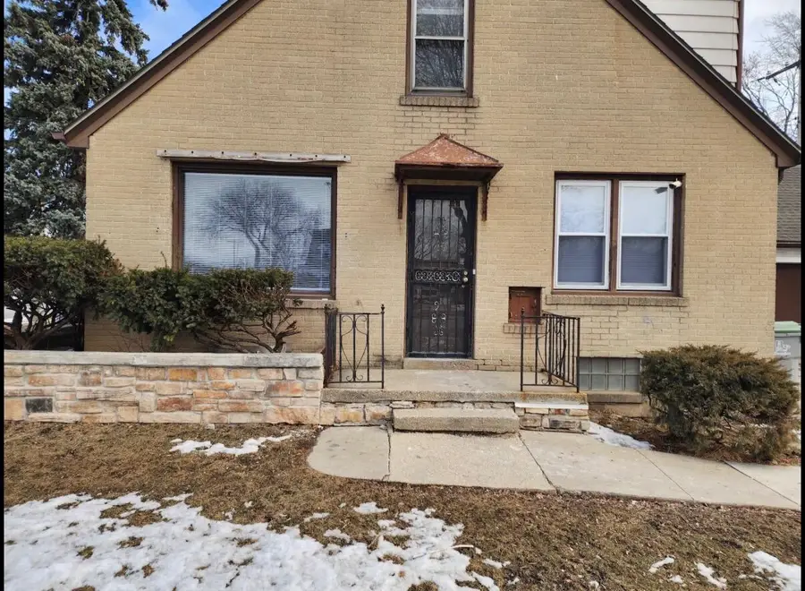 4235 W Fairmount St, Milwaukee, WI 53209 - #3