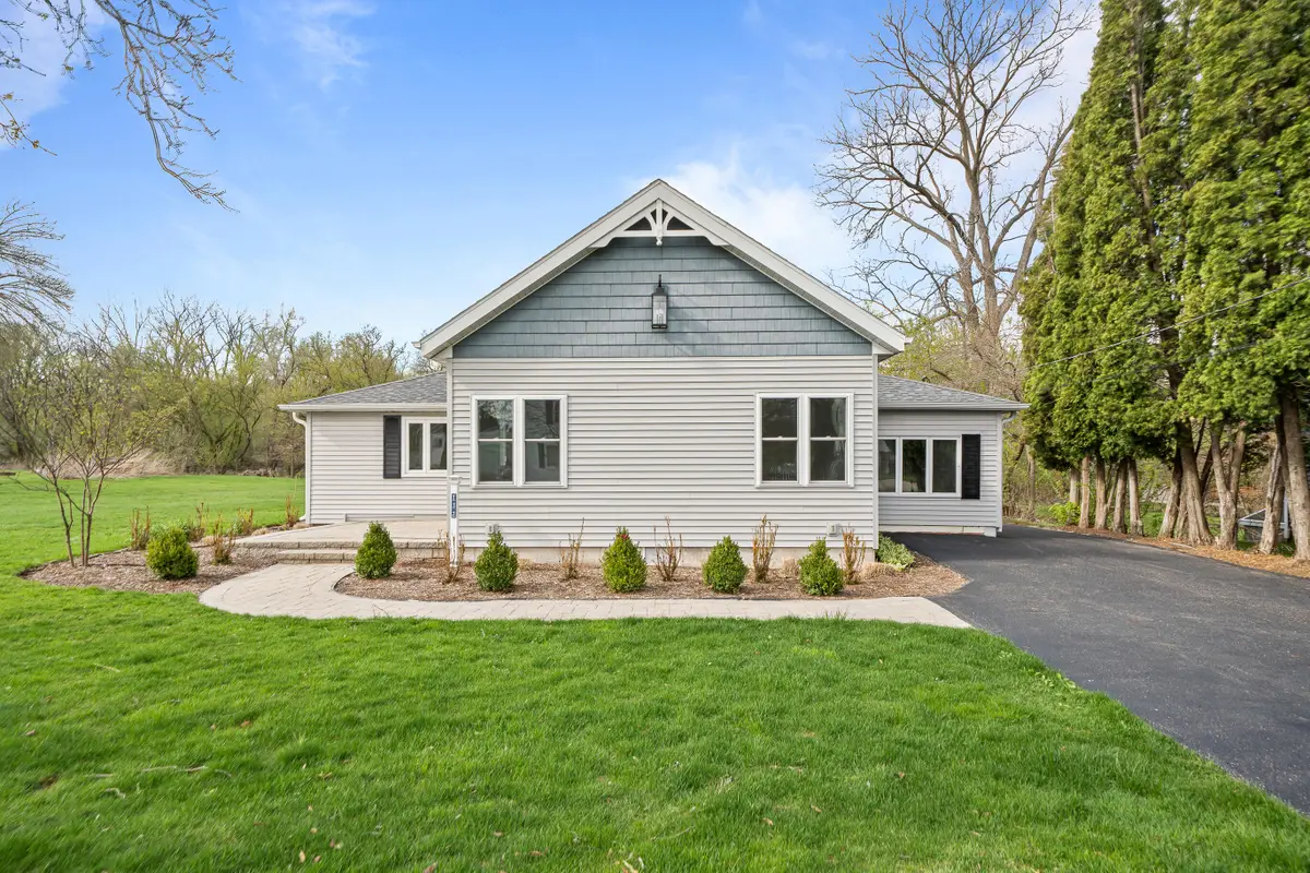 132 Fontana Ave, Fontana, WI 53125 - #1