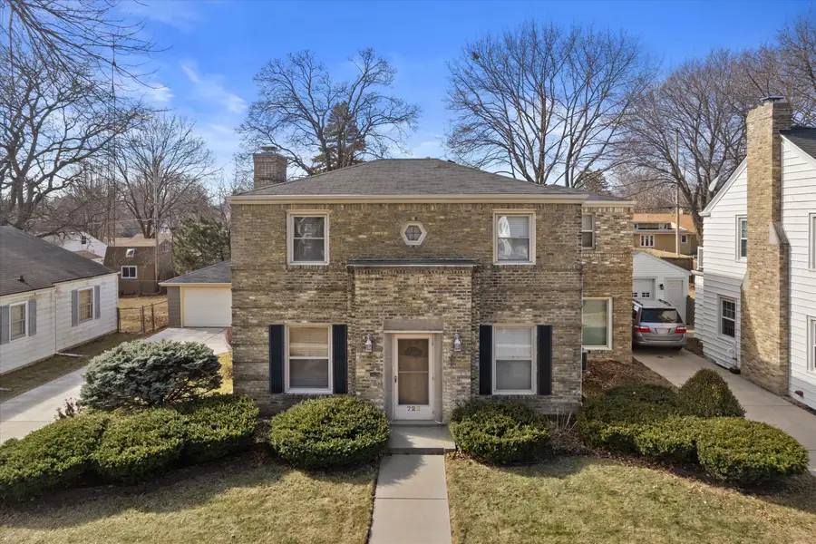 726 Orchard St, Racine, WI 53405 - #2