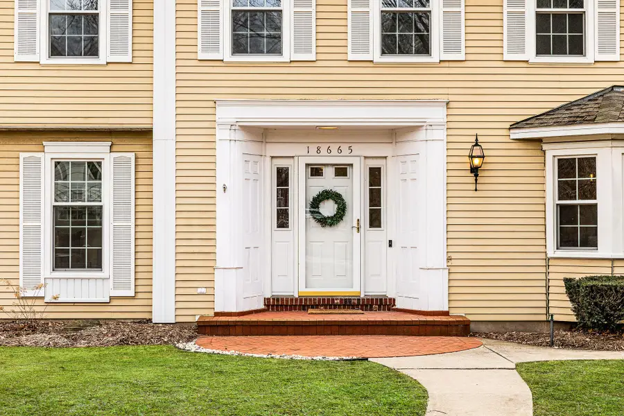 18665 Le Chateau Dr, Brookfield, WI 53045 - #3