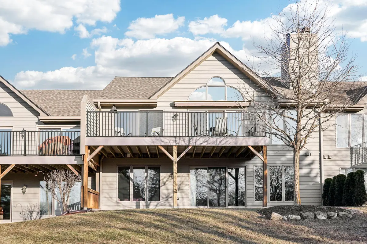 445 Sunset Trl, Hartland, WI 53029 - #1