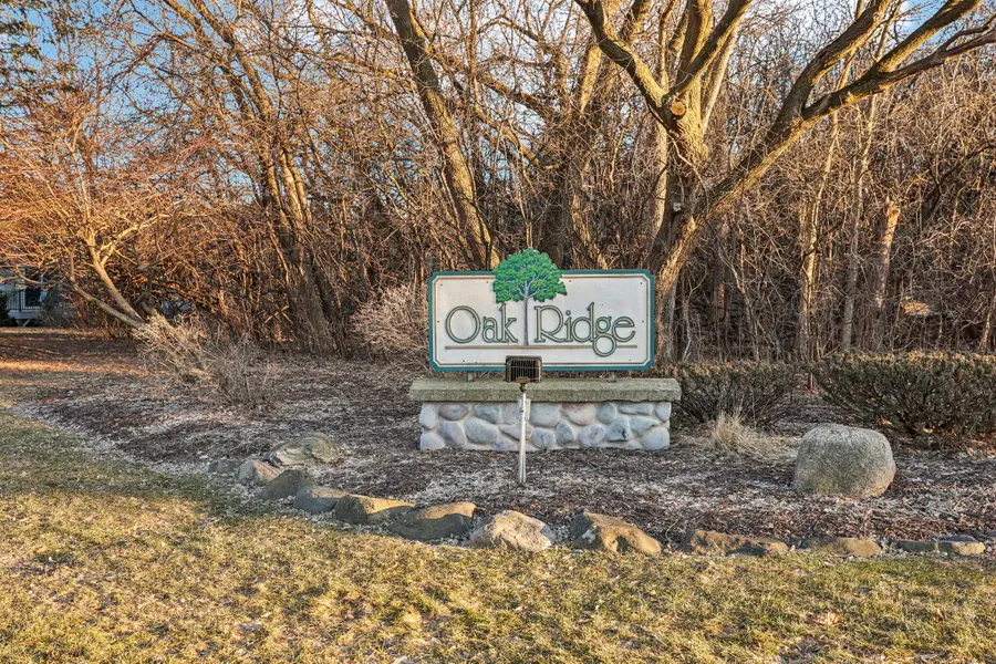 445 Sunset Trl, Hartland, WI 53029 - #3