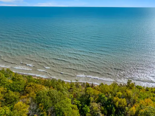 13600 N Lake Shore Dr, Mequon, WI 53092