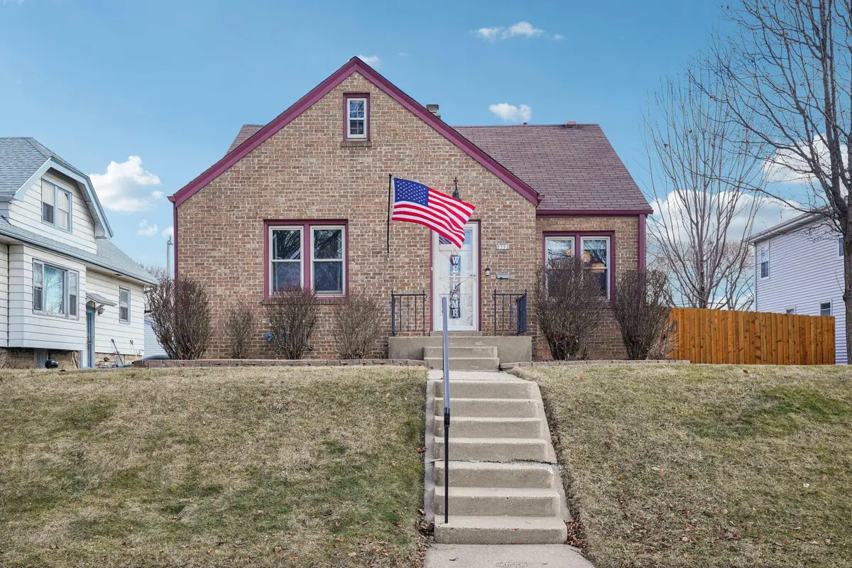 2352 S 80th St, West Allis, WI 53219 - #1