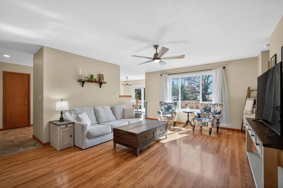 355 Sunny Hill Dr, Elkhorn, WI 53121 - #2