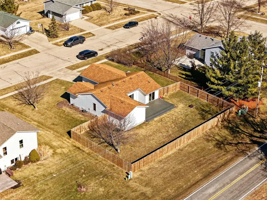 355 Sunny Hill Dr, Elkhorn, WI 53121 - #3