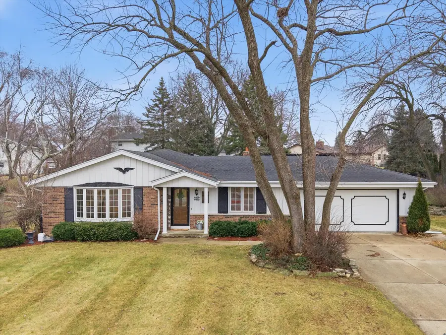 2535 S Brookside Ct, New Berlin, WI 53151 - #2