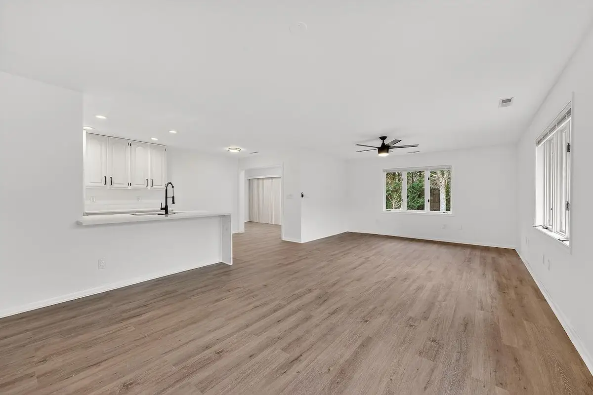 7419 Mequon Square Dr, Mequon, WI 53092 - #1