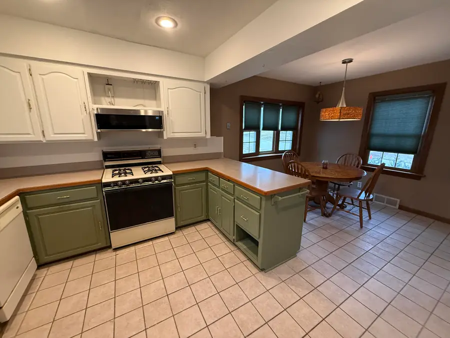 N84W16239 Elsie Ave, Menomonee Falls, WI 53051 - #3